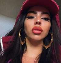 Mezitli Bölgesinde Güzelliklerini Sergileyen Escort