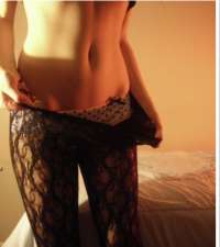 Mezitli Bölgesinde Güzelliklerini Sergileyen Escort