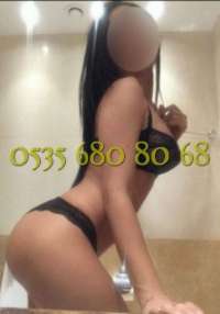 Mezitli Bölgesinde Güzelliklerini Sergileyen Escort